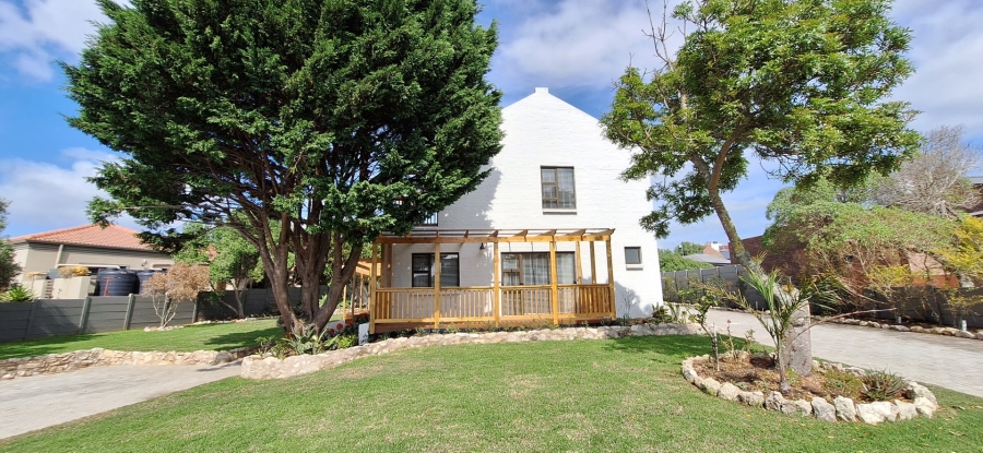 4 Bedroom Property for Sale in Stilbaai Wes Western Cape